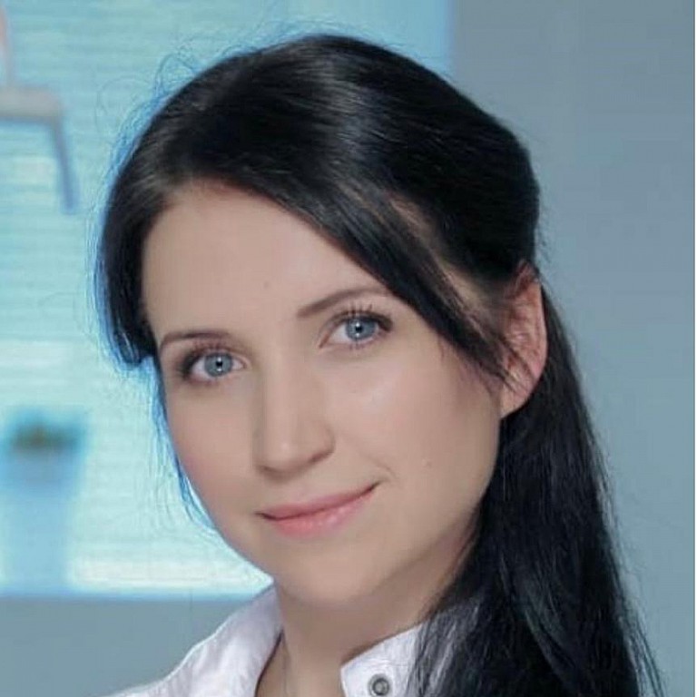 Юлия Крыга : врач косметолог салона на Россолимо